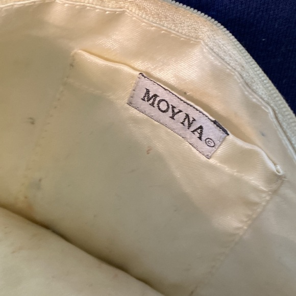 Skull and crossbones beaded bag - Picture 3 of 3